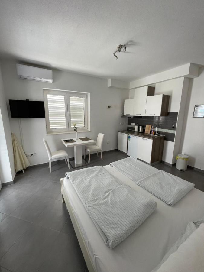 Apartments Nevistic Podstrana Exterior foto