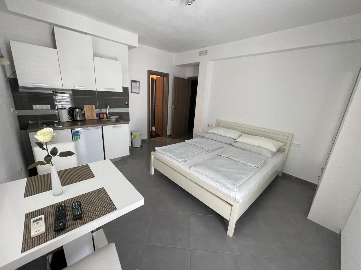 Apartments Nevistic Podstrana Exterior foto