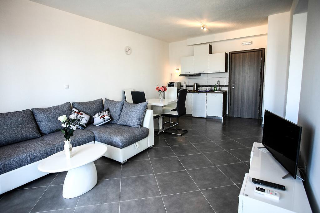 Apartments Nevistic Podstrana Exterior foto
