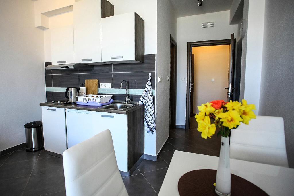 Apartments Nevistic Podstrana Exterior foto